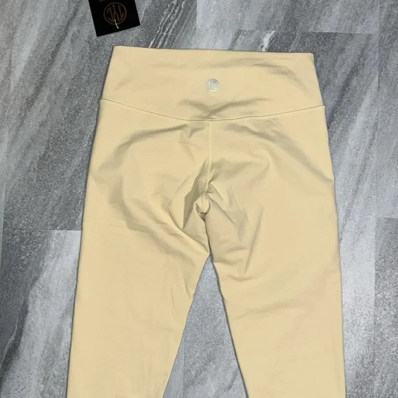 Beautiful pale yellow Til You Collapse Effortless Classic Leggings Large soft - Picture 12 of 12